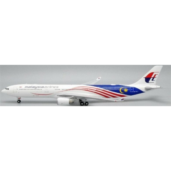 Airbus A330-300 Malaysia Airlines Negaraku Livery 9M-MTJ w/Stand