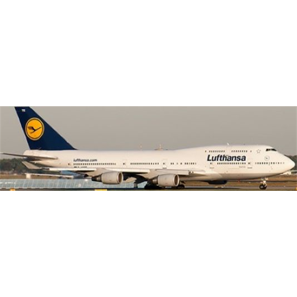 Boeing 747-400 Lufthansa D-ABTE w/Stand + Limited Edition Aviationtag