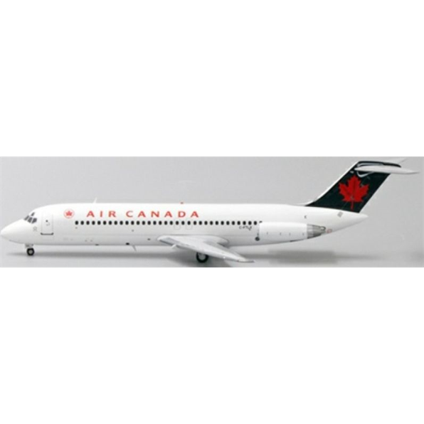 McDonnell Douglas DC-9-30 Air Canada C-FTLX w/Stand