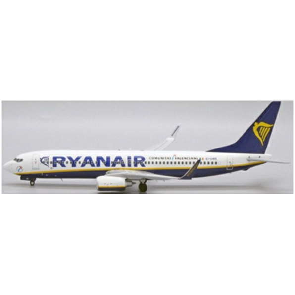 Boeing 737-800 Ryanair Comunitat Valenciana EI-DWE w/Stand