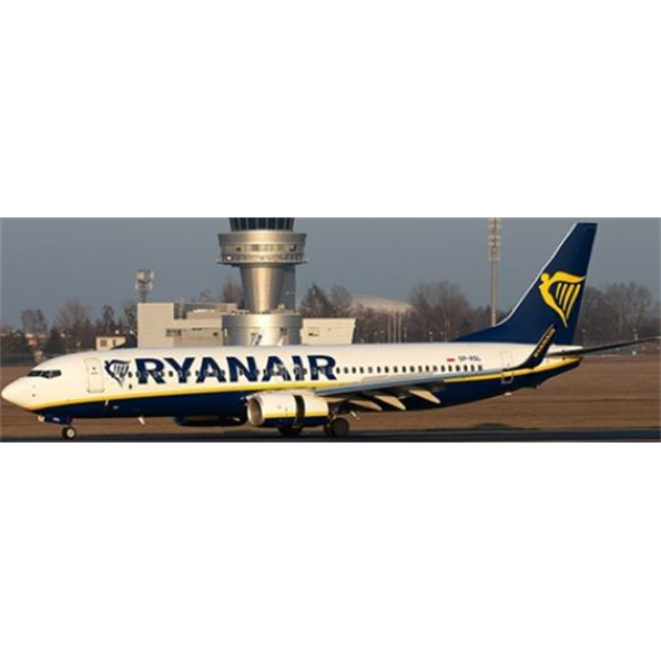 Boeing 737-800 Ryanair Sun SP-RSL w/Stand