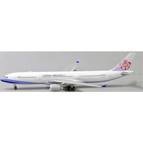 Airbus A330-300 China Airlines B-18302 w/Antenna
