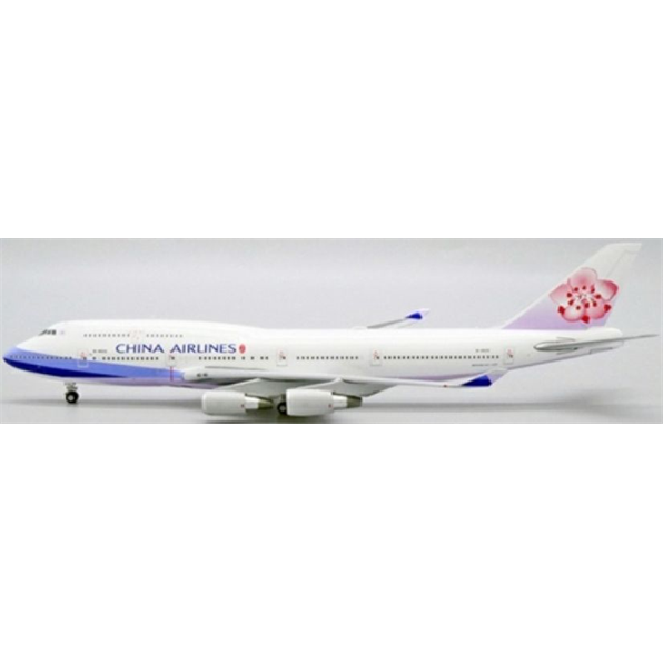 Boeing 747-400 China Airlines B-18212 Flaps Down w/Antenna