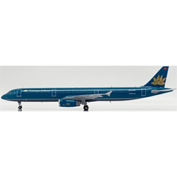 Airbus A321 Vietnam Airlines VN-A344 w/Stand