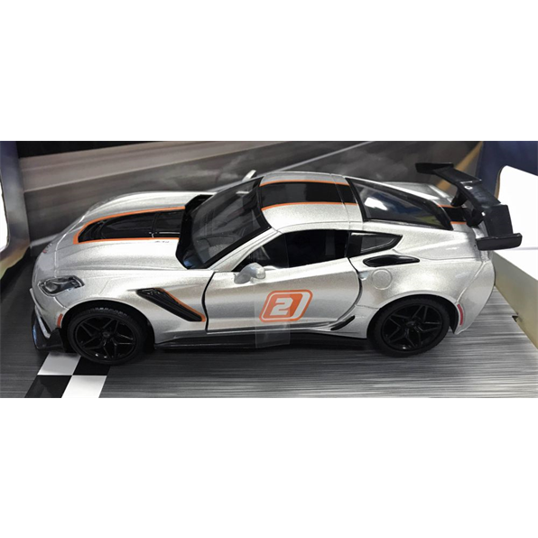 Corvette ZR1 2019 Silver/Black Stripe #2