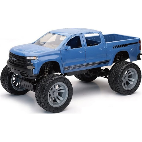 Chevrolet 1500 HD Blue w/Big Wheels