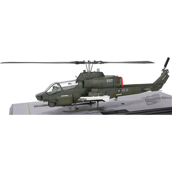 ROC Bell AH-1W 'Whiskey Cobra' Attack Helicopter L:AIM-9 Sidewinder + M260 7