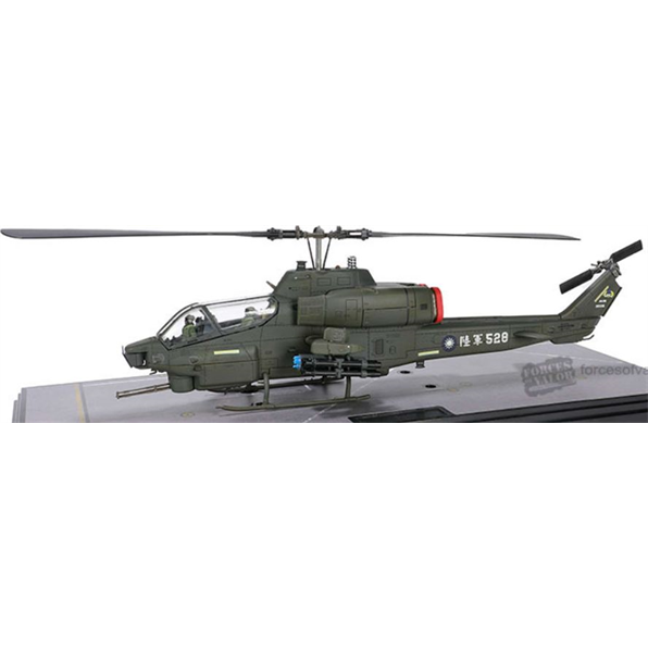 ROC Bell AH-1W 'Whiskey Cobra' Attack Helicopter L: TOW + M261 19-Tube/R: Hellfi