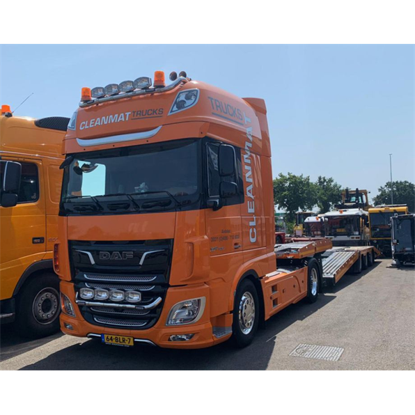 DAF XF Super Space Cab MY2017 4X2 Truck Transporter 3 Axle 'Clean Mat'