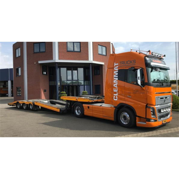 Volvo FH4 Globetrotter XL 4X2 Truck Transporter 3 Axle 'Clean Mat'