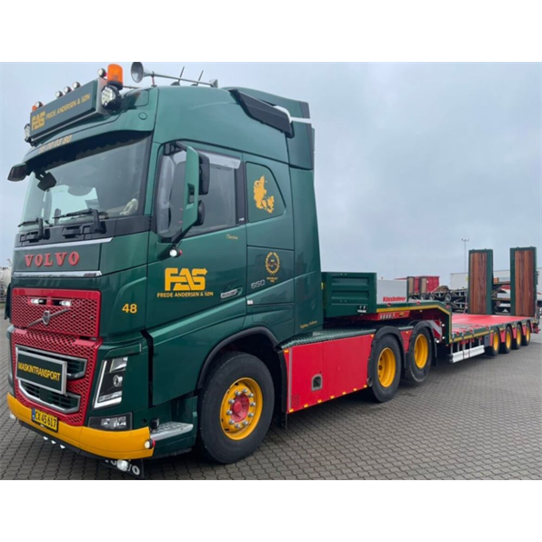 Volvo FH4 Globetrotter 6x2 Tag Axle Semi Lowloader w/Ramps 'Frede Andersen and Son'